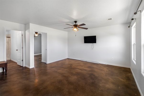 Empty room, Interior