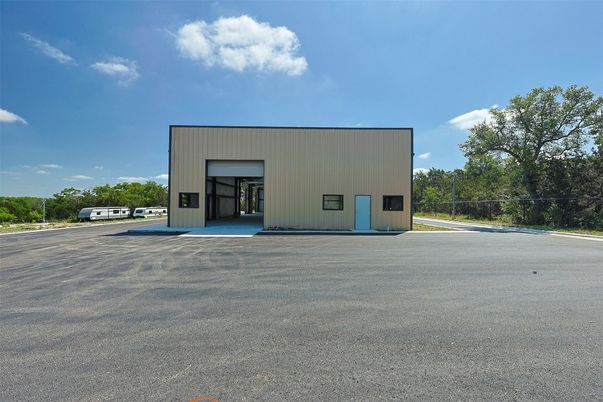 Exterior, Facade, Modern