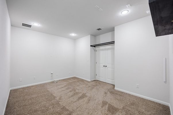 Empty room, Interior, Recessed Lighting
