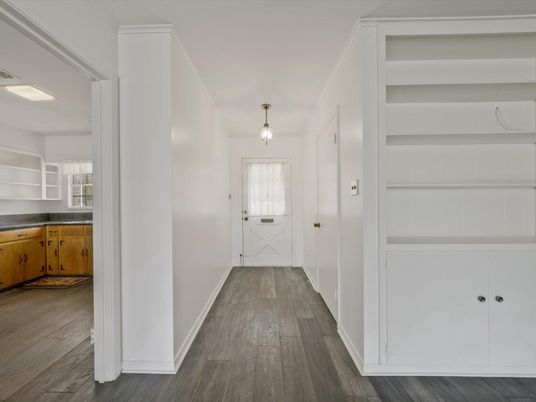 Interior, Pendant Lights, Wood Texture Flooring