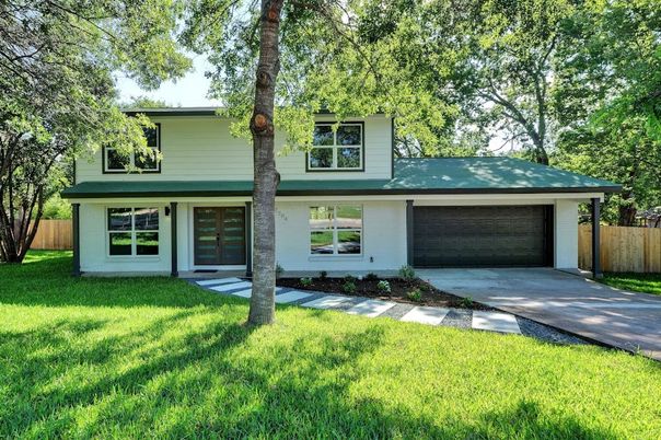 Attached, Exterior, Facade, Split Level