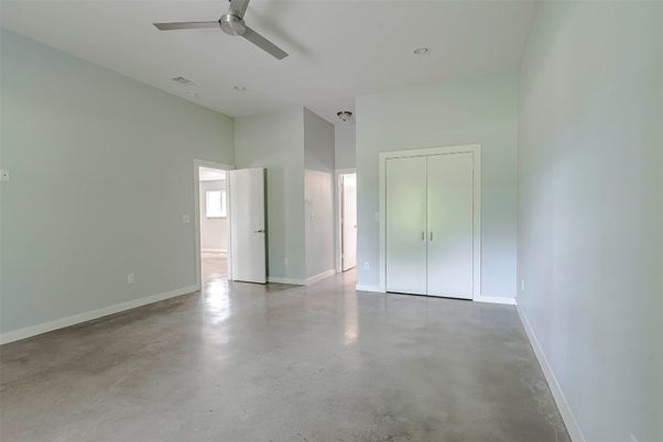 Empty room, Interior