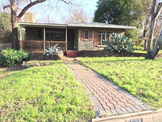 Exterior, Facade, Brick Facade, Ranch