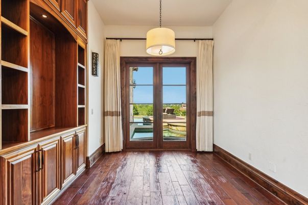 Interior, Pendant Lights, Wood Texture Flooring
