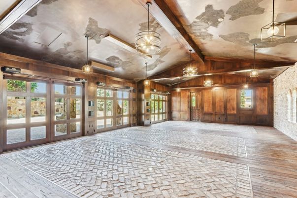 Interior, Pendant Lights, Wooden Beams, Wooden Walls