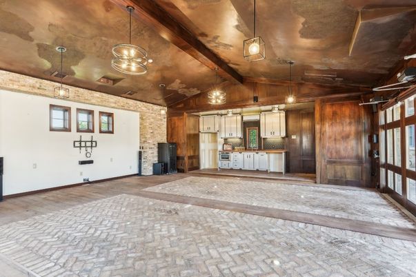 Empty room, Interior, Kitchen, Pendant Lights, Wooden Beams