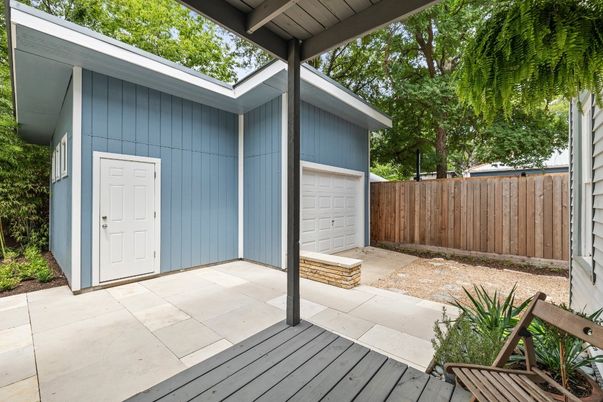 Detached Garage, Exterior