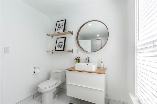 Bathroom, Interior, Recessed Lighting