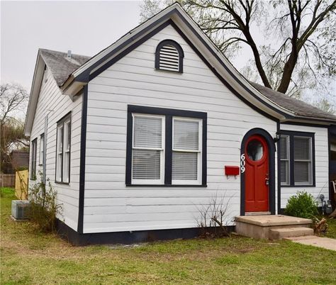 Exterior, Facade, None