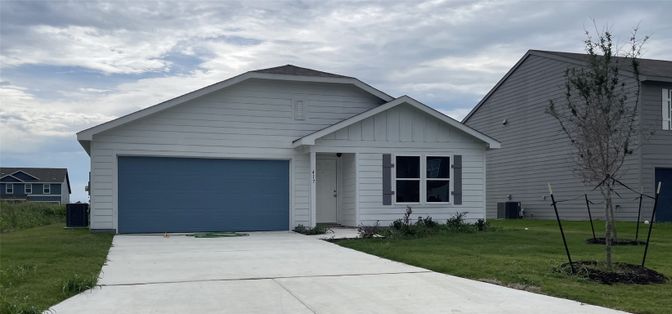 Attached, Exterior, Facade, American Craftsman