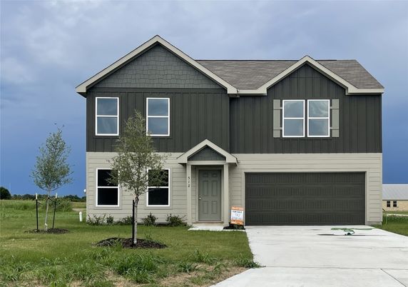 Attached, Exterior, Facade, Farmhouse