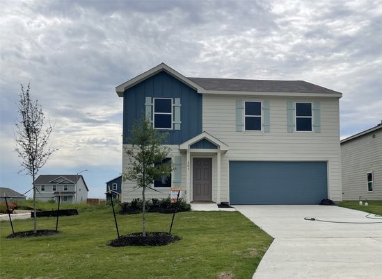 Attached, Exterior, Facade, Split Level
