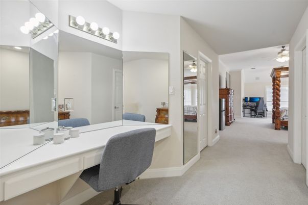 Home Office, Interior