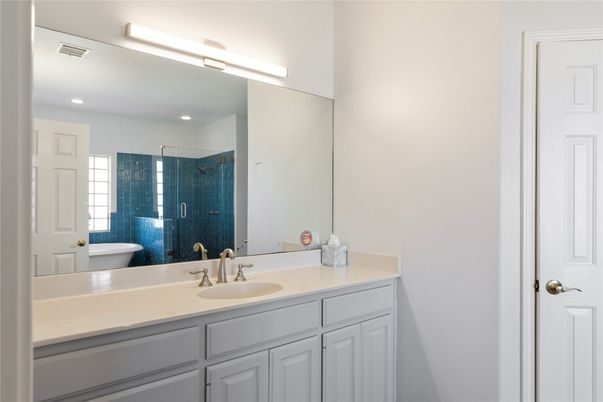 Bathroom, Dual Sink Vanities, Interior, Recessed Lighting