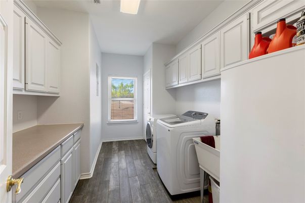 Interior, Washer, Wood Texture Flooring