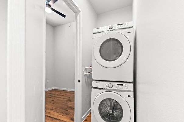 Interior, Utility Closets, Washer, Wood Texture Flooring
