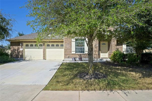Attached, Exterior, Facade, Brick Facade, Ranch