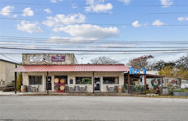 Exterior, Facade, None
