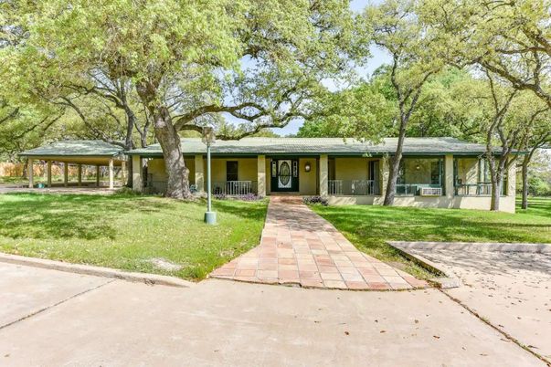 Backyard, Exterior, Facade, Ranch