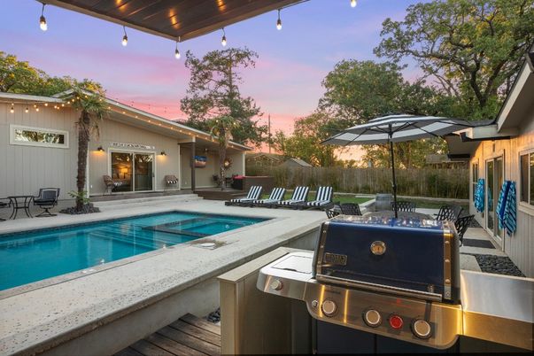 Exterior, Pool