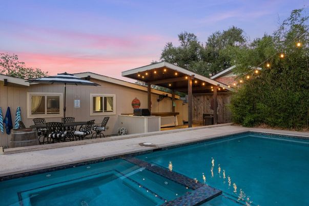 Exterior, Pool