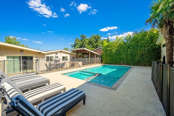 Exterior, Pool