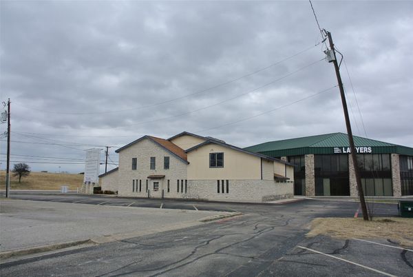 Exterior, Facade, Farmhouse