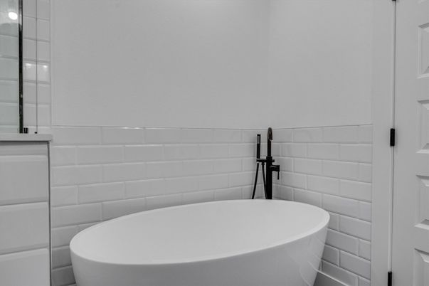 Bathroom, Free Standing Baths, Interior