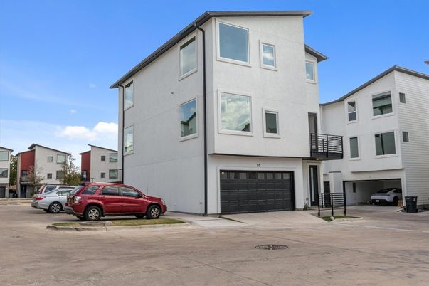 Attached, Exterior, Facade, Rowhouse