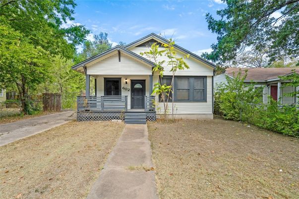 Exterior, Facade, American Craftsman