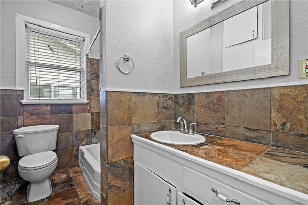 Bathroom, Interior, Tile Countertops