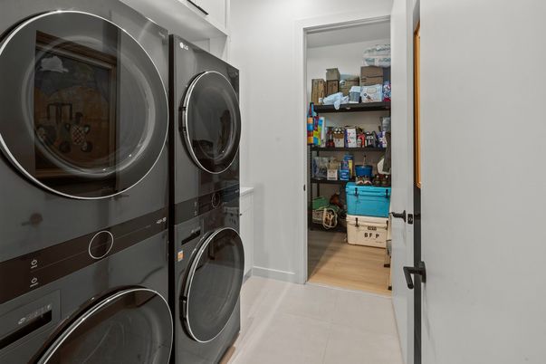 Interior, Utility Closets, Washer, Wood Texture Flooring