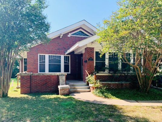 Exterior, Facade, Brick Facade, American Craftsman
