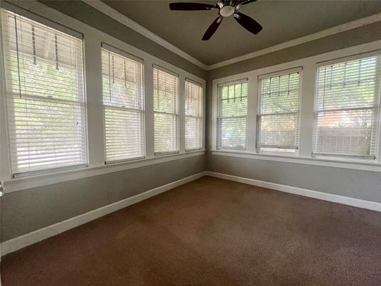 Empty room, Interior