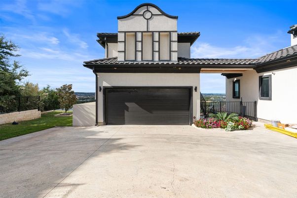 Attached, Exterior, Facade, Mediterranean