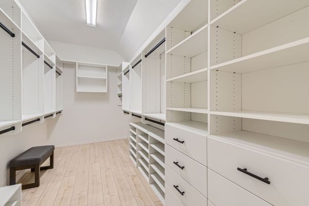 Interior, Walk-in Closets, Wood Texture Flooring