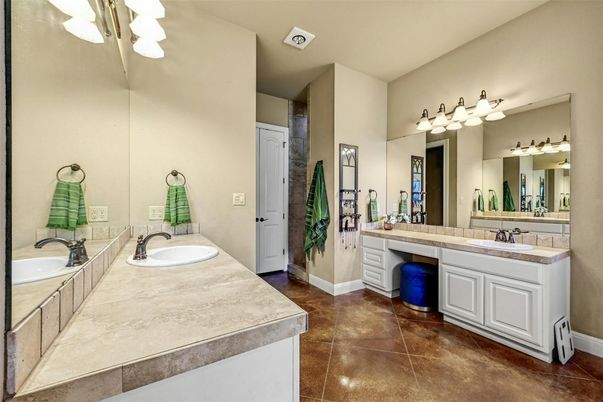 Bathroom, Dual Sink Vanities, Interior