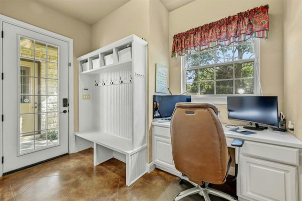 Home Office, Interior