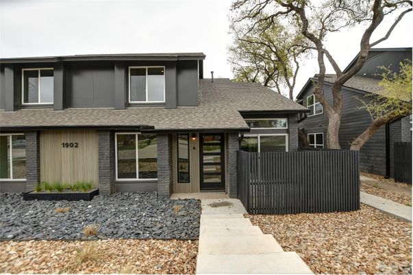 Exterior, Facade, Modern