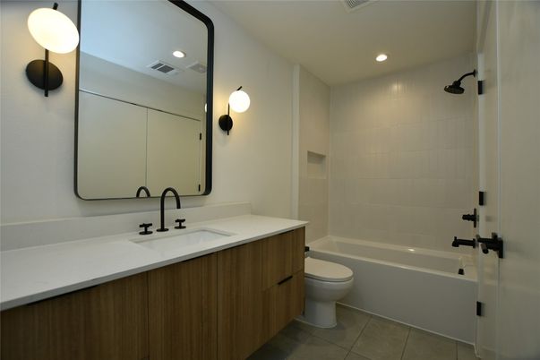 Bathroom, Interior, Recessed Lighting