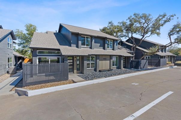 Attached, Exterior, Facade, Farmhouse
