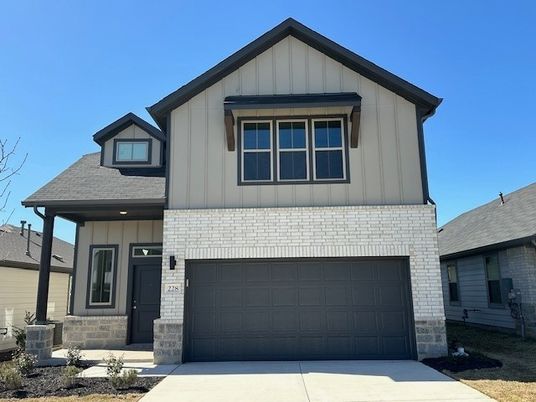 Attached, Exterior, Facade, Farmhouse