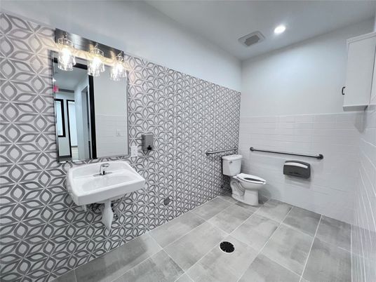 Bathroom, Interior, Recessed Lighting
