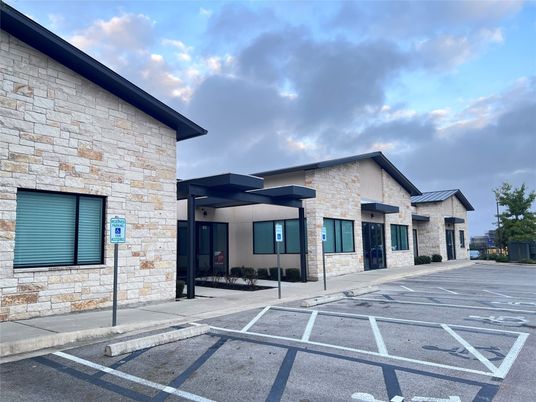 Exterior, Facade, Modern