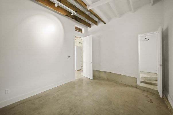 Empty room, Interior, Wooden Beams