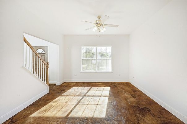 Empty room, Interior