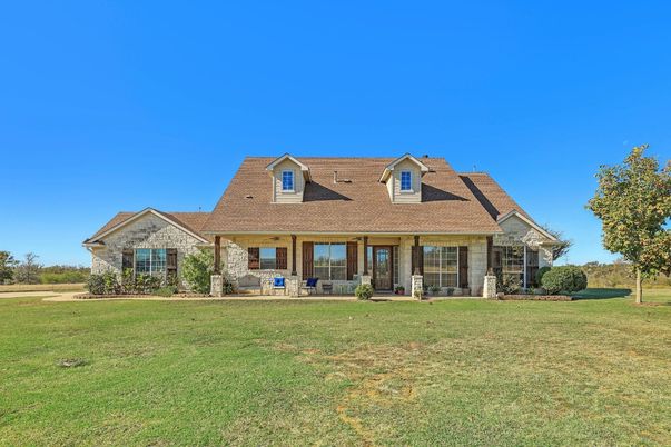 Backyard, Exterior, Facade, Cape Cod