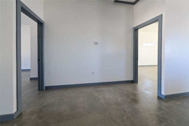 Empty room, Interior