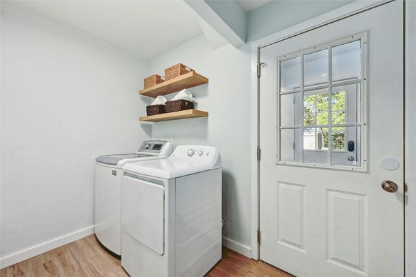 Interior, Washer, Wood Texture Flooring