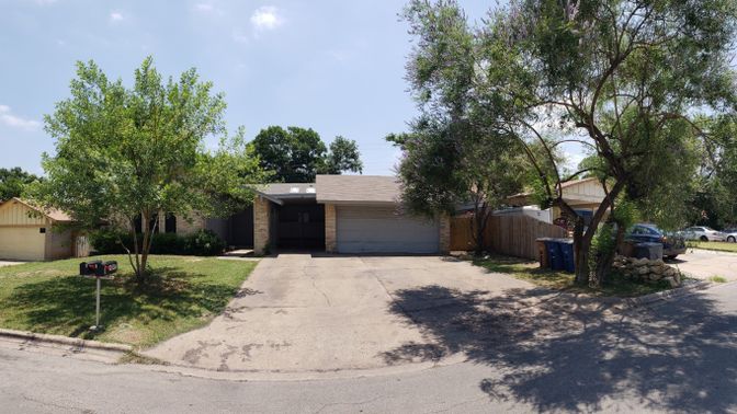 Attached, Exterior, Facade, None